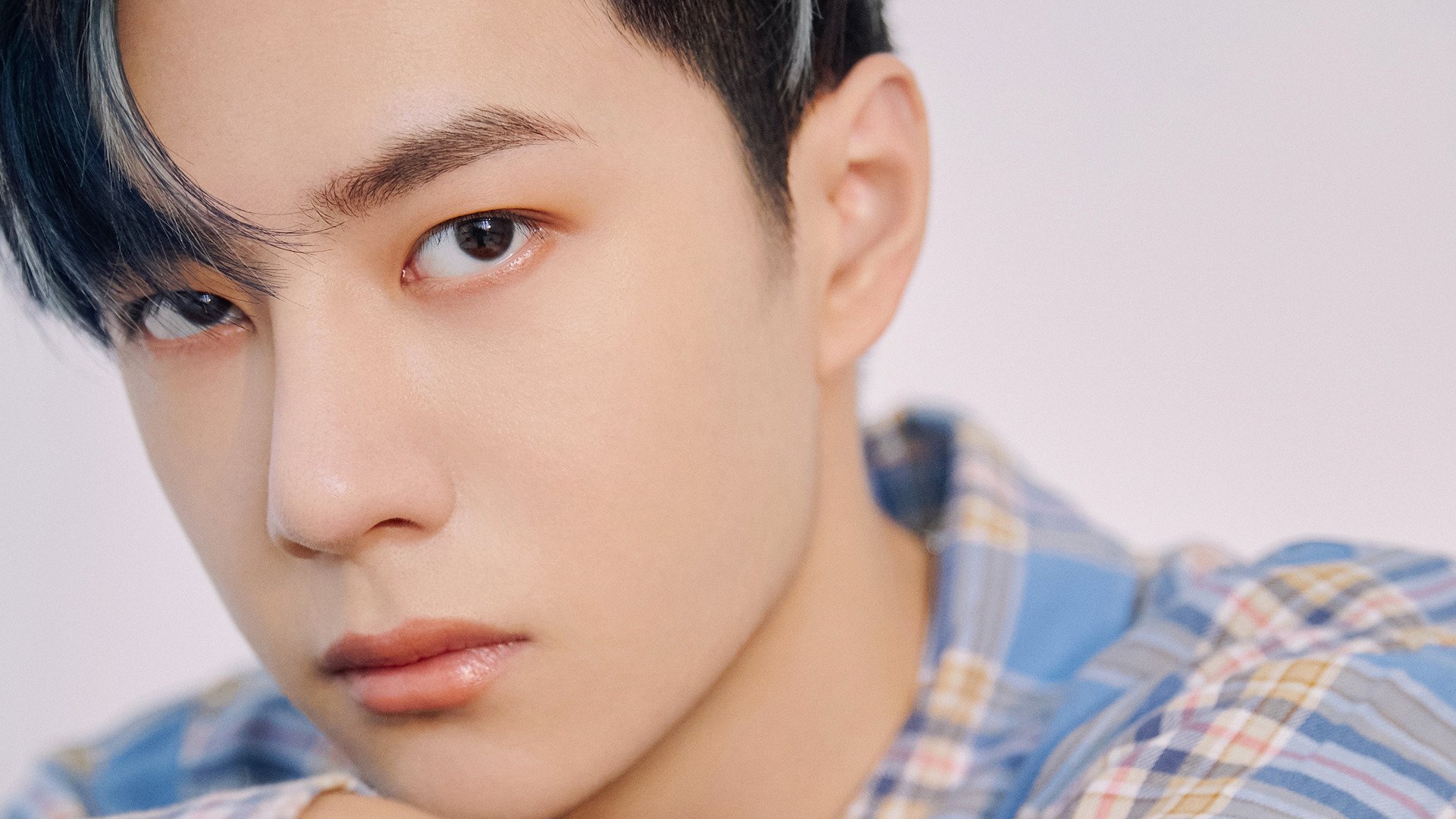 勒沃库森球队客场逆袭，大胜强敌领跑积分榜，勒沃库森球队图片